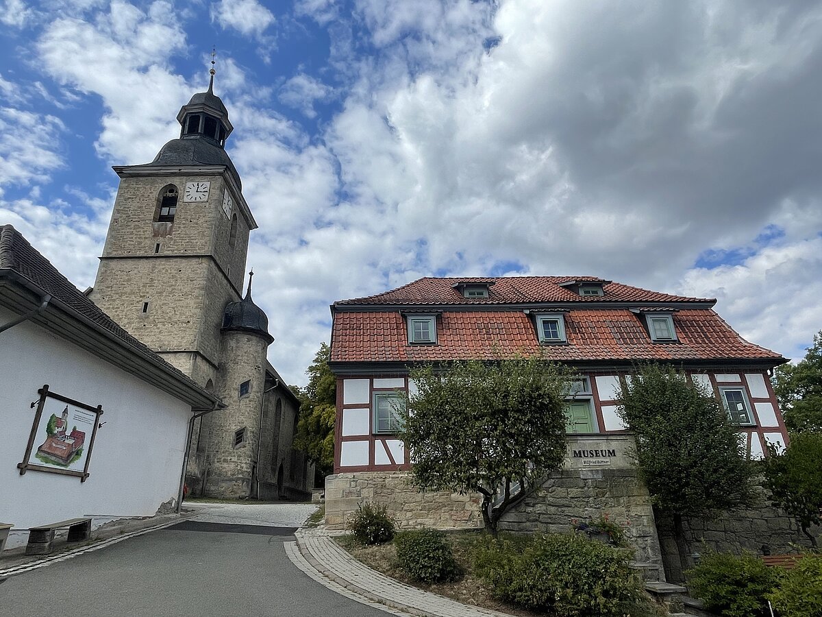 Kirche und Museum (Jüchsen)